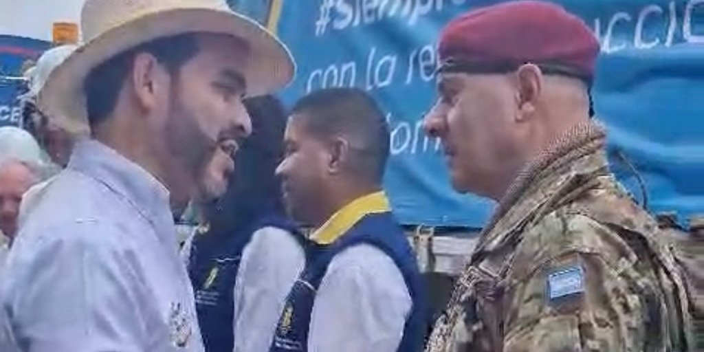 El presidente de Colombia visitó a las tropas argentinas que colaboran tras el terremoto