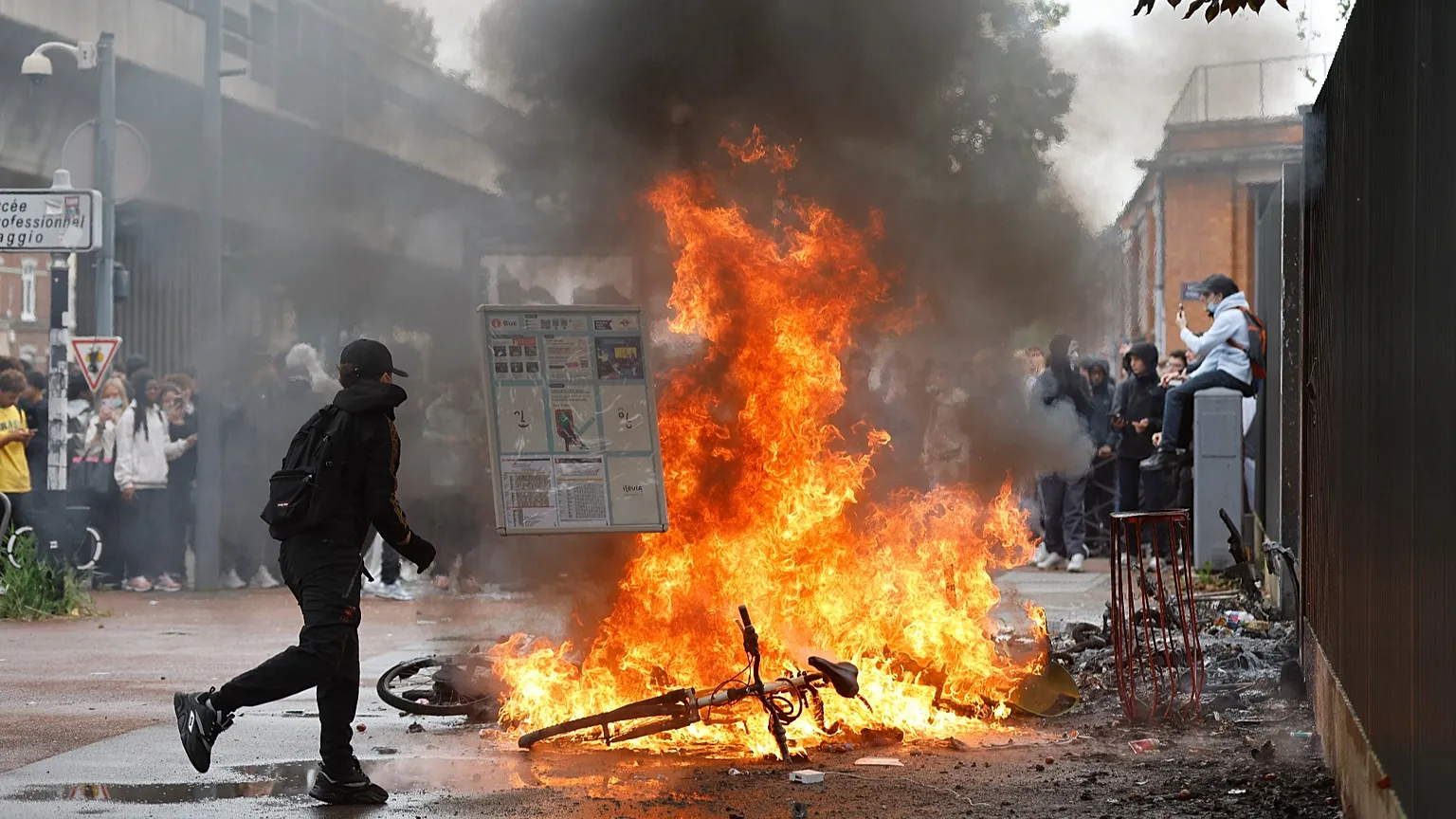 Estudiantes y trabajadores volvieron a protestar en Francia contra las medidas del Gobierno
